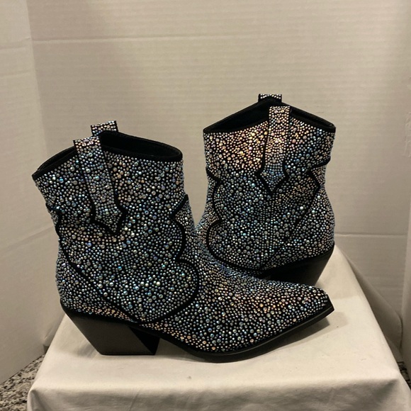 “Price Drop”New In Box Sparkling Rhinestone Pull On Boots “Stone Missing” - Picture 4 of 4